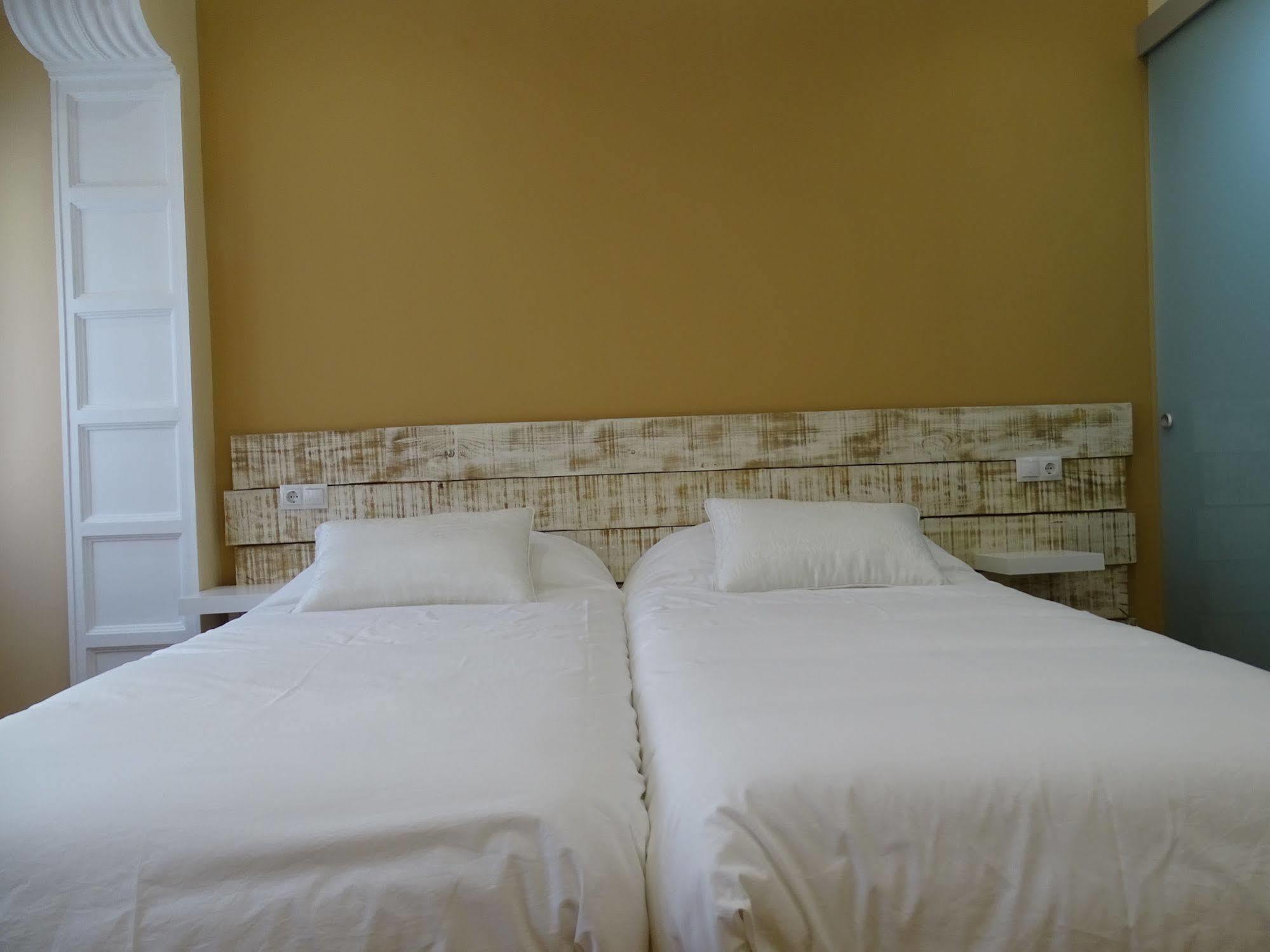 Urban Burgos Hotel Ngoại thất bức ảnh