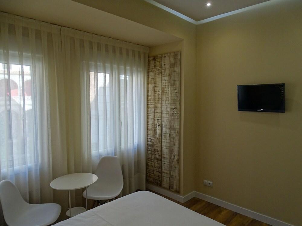 Urban Burgos Hotel Ngoại thất bức ảnh